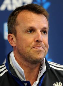 England's Graeme Swann has apologised for comments made on social media