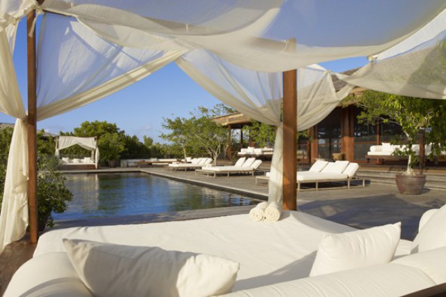 Celebrity holiday pads for rent