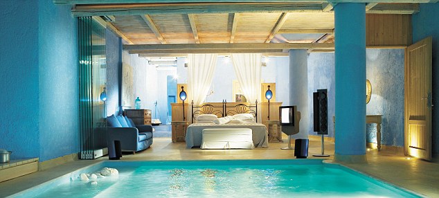 Mykonos Blu, Mykonos