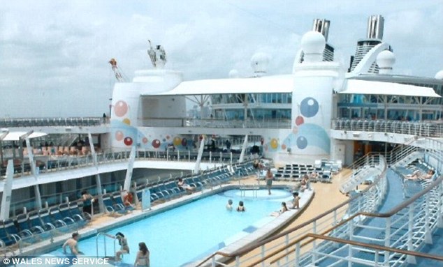 Linda said that during a beach excursion and barbecue some of the food served was lukewarm and left uncovered and fresh food was on occasions just added to food already out