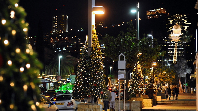 The German Colony and Baha'i gardens in Haifa lit up (Photo: Tzvi Ruger)