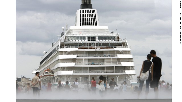 Somewhere between the cruise for singles and the cruise for families, the most romantic cruise for couples on vacation is the stylish Crystal Symphony. 