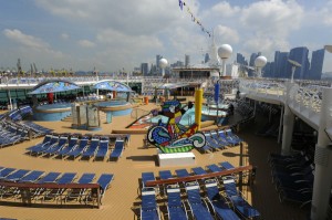 Pool Deck at Mariner of the Seas