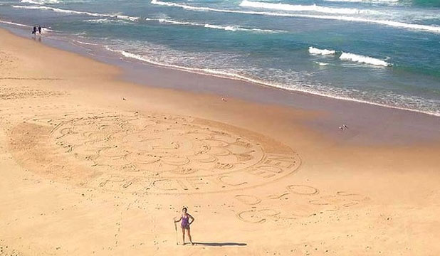 Port Macquarie artist Chloe Dickey 