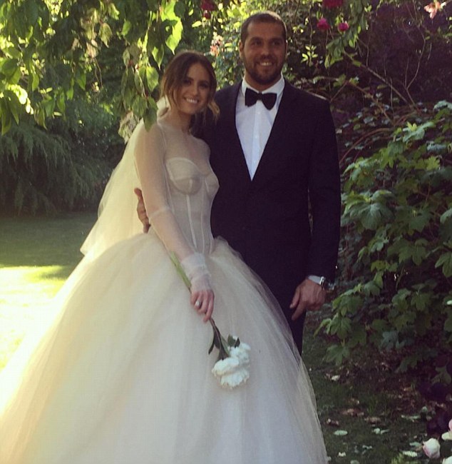 Just married! The couple announced the happy news on Instagram early Saturday morning