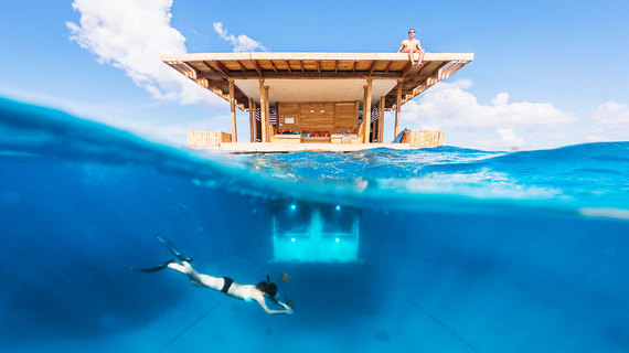 2016-02-09-1455033107-3960672-AudleyTravel.UnderwaterroomMantaResort.jpg