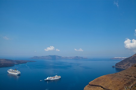 1.%20cruise-ships-greece_resized.jpg