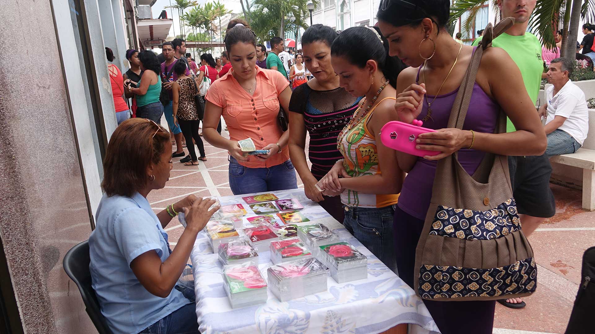 Women line up to buy Mother's Day cards in Cinefuegos