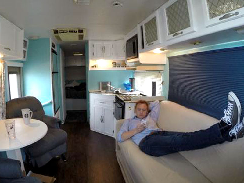 Meet the Newlyweds on a Mission to Travel to All 50 States in an RV  and Working Hourly Jobs Along the Way| Couples, Real People Stories