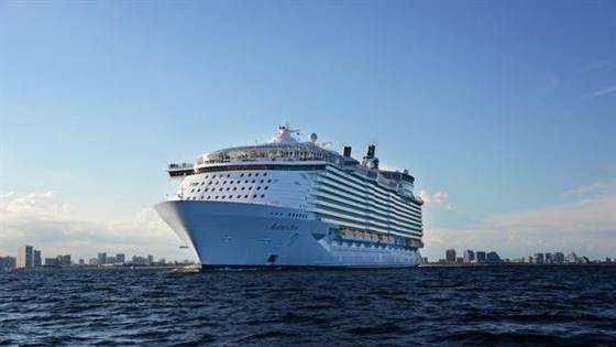 Allure of the Seas ship.