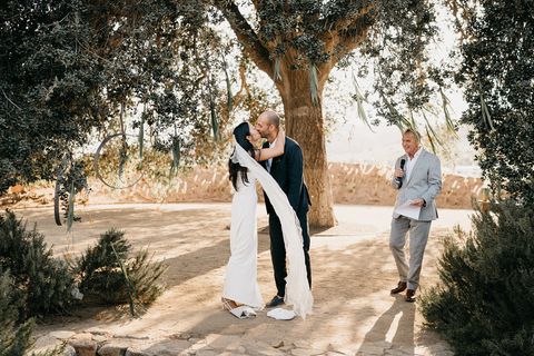 ceremony kiss