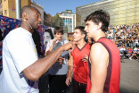 Kobe Bryant and Pau Gasol go against Ricky Rubio and Juan Carlos Navarro on a 2-on-2 game 