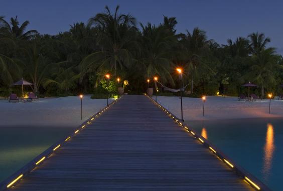 Naladhu_arrival_boardwalk_night_P.jpg