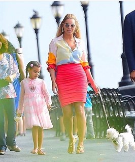 Beyonc and Blue Ivy walking their dog in New York