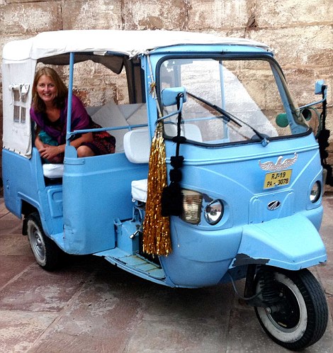 Kath in a tuktuk