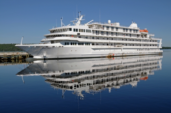 Cruise Boat
